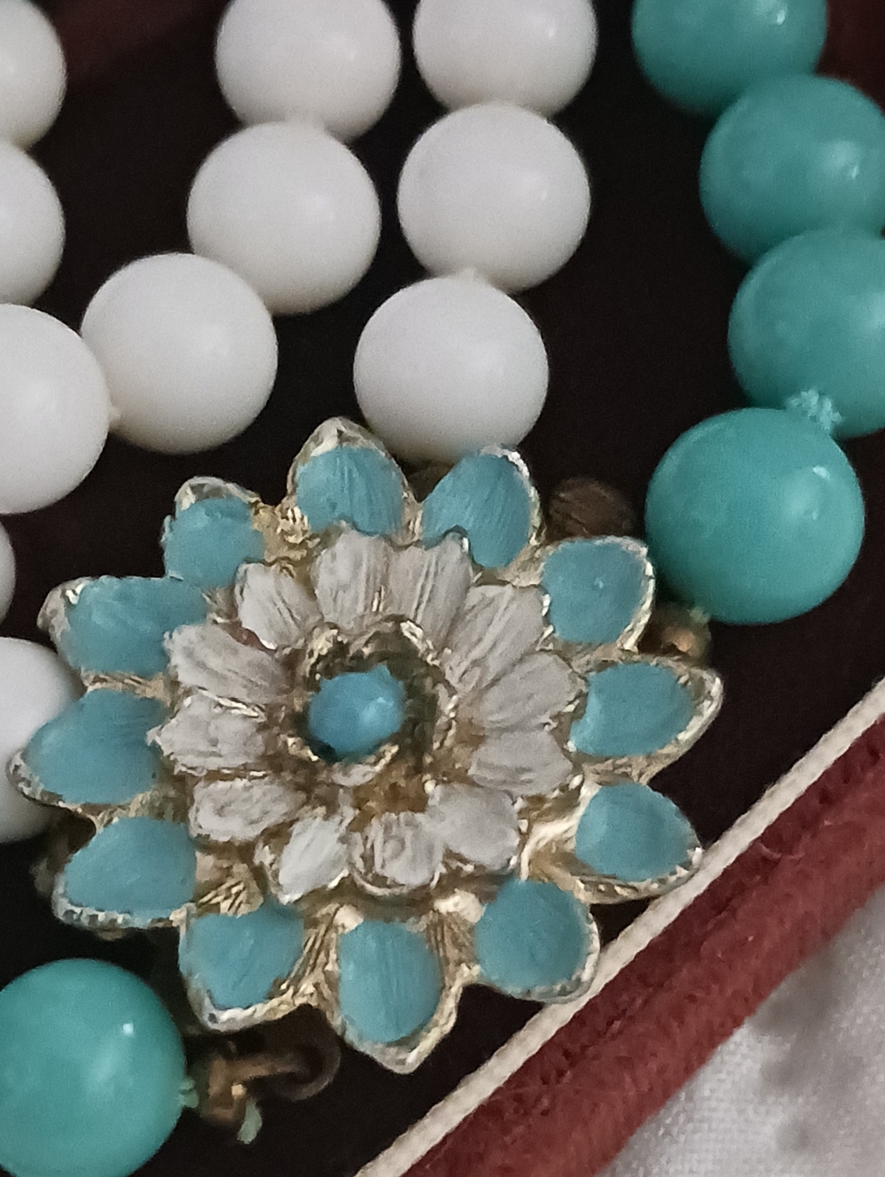 Milkglass Necklace Vintage Turquoise and White Glass Beads With Floral Clasp - Picture 2 of 13